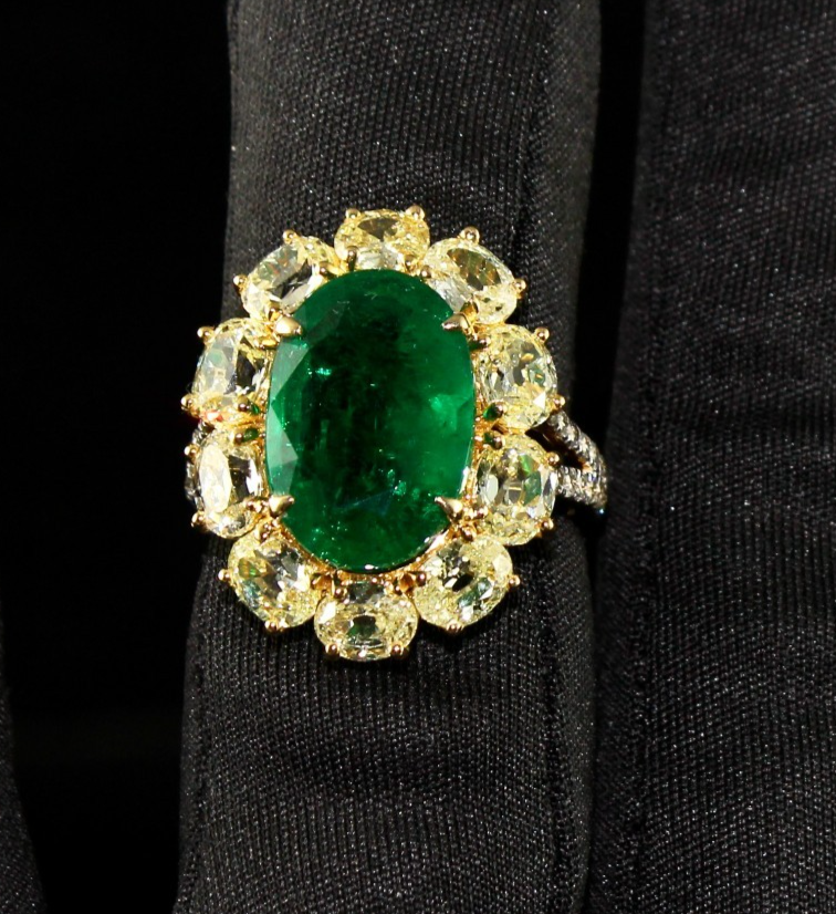 Certified Natural Emerald, Yellow & White Diamond Ring 18K Gold | 7.42 Ct Stone