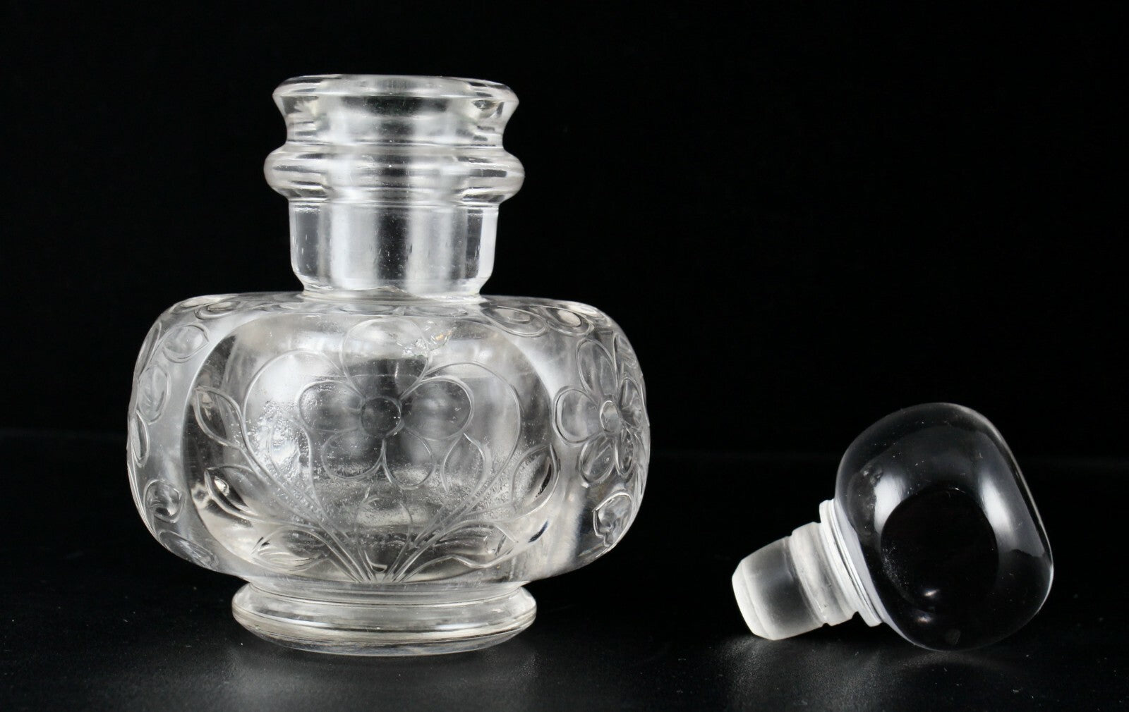 Certified Handcrafted Rock Crystal Quartz 2935 Ct Carved Perfume Bottle Decor