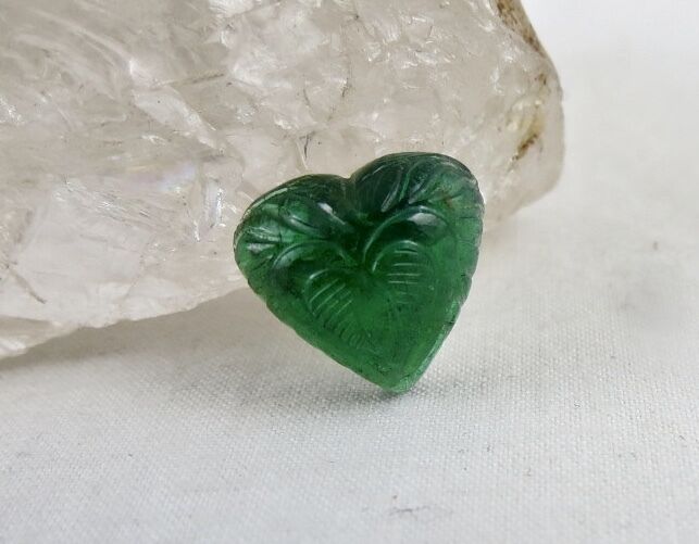 Natural Zambia Emerald Heart Carved 4.99 Ct Cabochon Gemstone For Ring Pendant