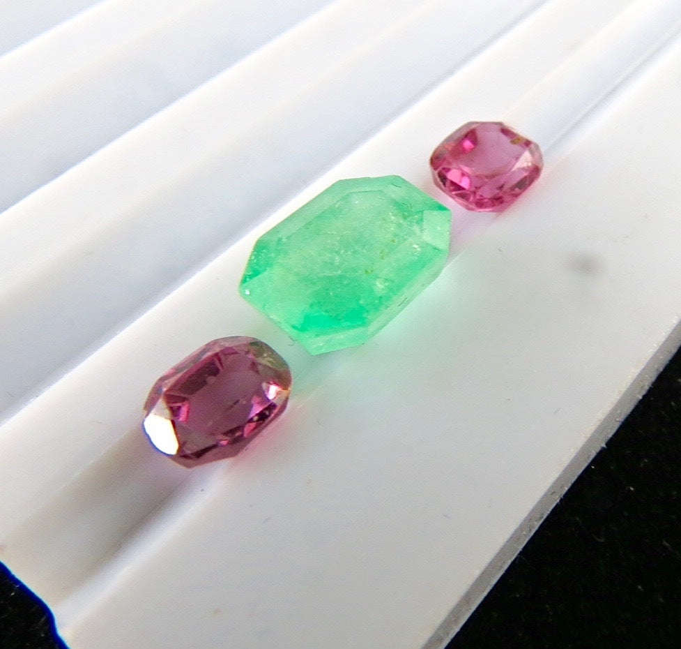 Certified Natural Red Spinel Colombian Emerald 6.30 Ct 3 Stone Ring Design