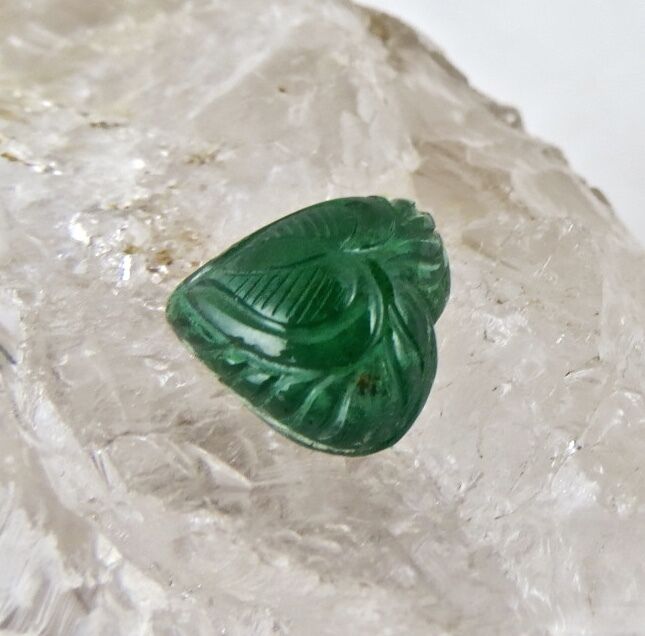 Natural Zambia Emerald Heart Carved 4.99 Ct Cabochon Gemstone For Ring Pendant