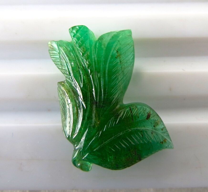 25X20 MM NATURAL ZAMBIAN EMERALD CARVED LEAF 20.94 CARATS GEMSTONE FOR PENDANT