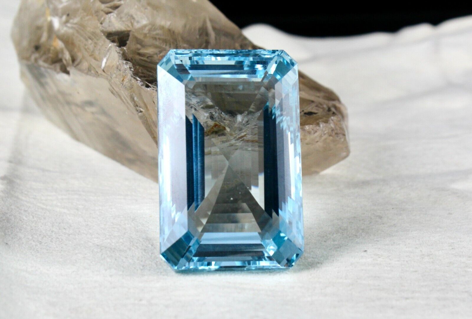 SKY BLUE TOPAZ OCTAGON CUT 382 CTS 47X30 MM SEMI PRECIOUS GEMSTONE PENDANT