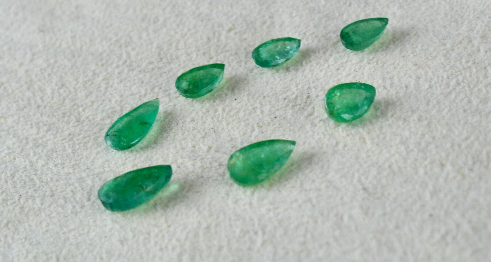 Natural Zambian Emerald Pear Cut Gem 7 Pcs 4.60 Ct Loose Stone Earring Set