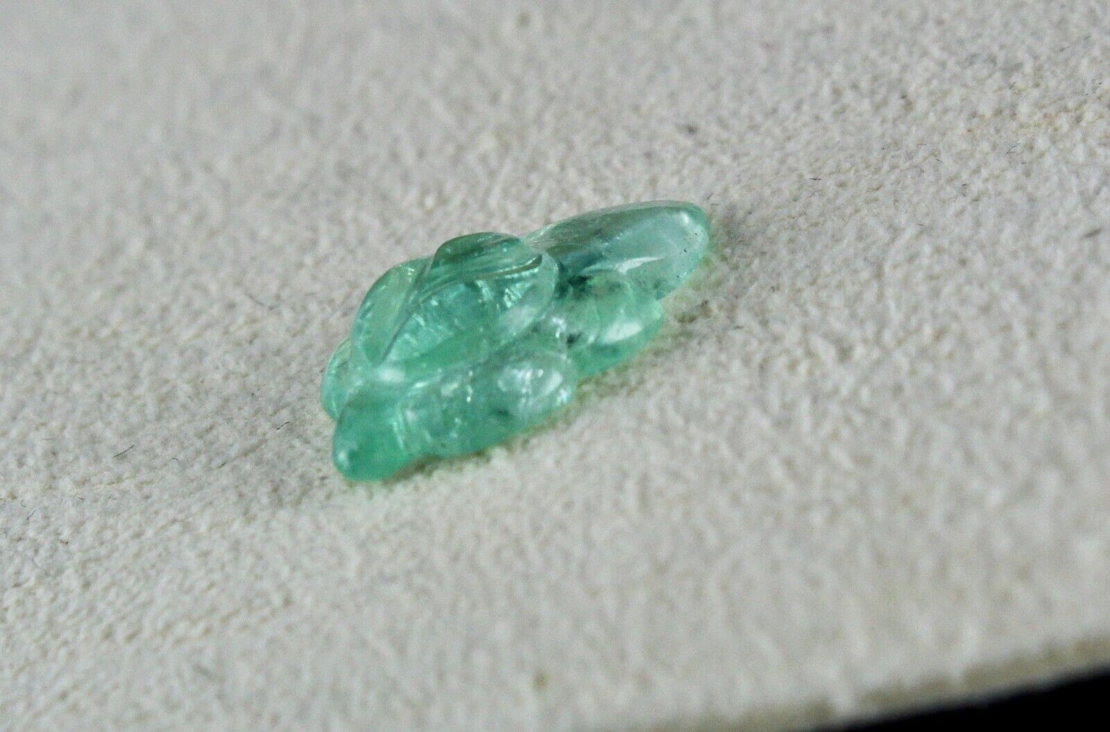 NATURAL COLOMBIAN EMERALD CARVED LEAF 4.42 CARATS GEMSTONE FOR PENDANT RING