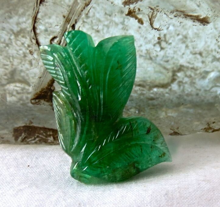 25X20 MM NATURAL ZAMBIAN EMERALD CARVED LEAF 20.94 CARATS GEMSTONE FOR PENDANT