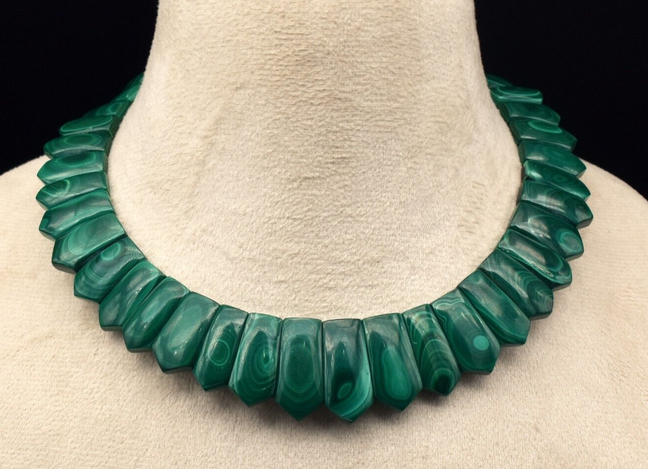 Certified Natural Green Malachite 628 Ct Semi Precious Gemstone Necklace