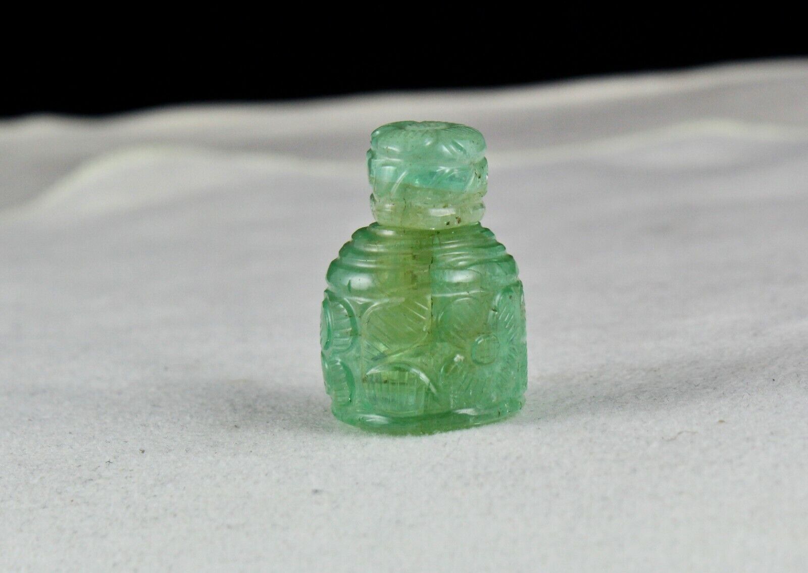 ANTIQUE NATURAL COLOMBIAN EMERALD CARVED 82.51 CARATS GEMSTONE PERFUME BOTTLE