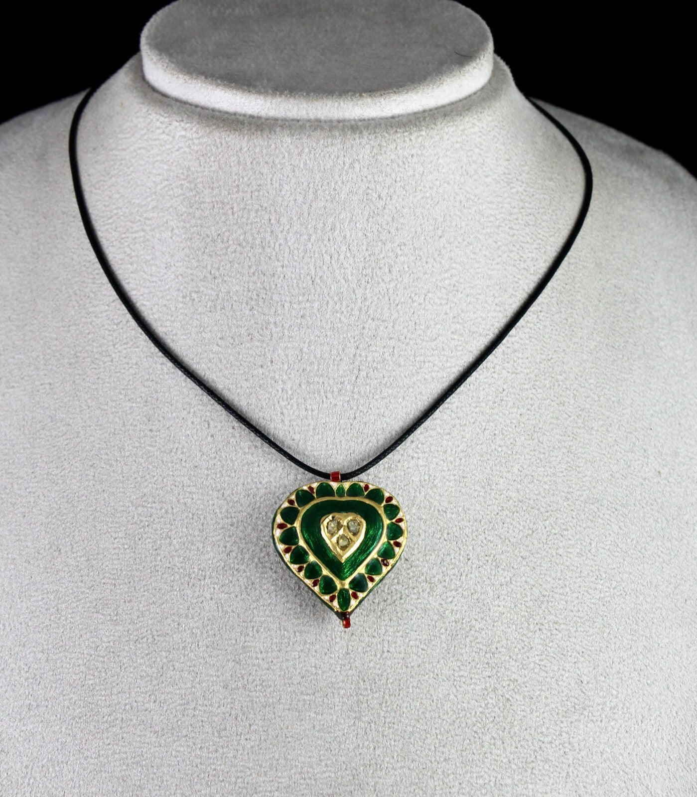 Certified Antique Green Jadau Natural Diamond 62.75ct Indian 22k Gold Pendant