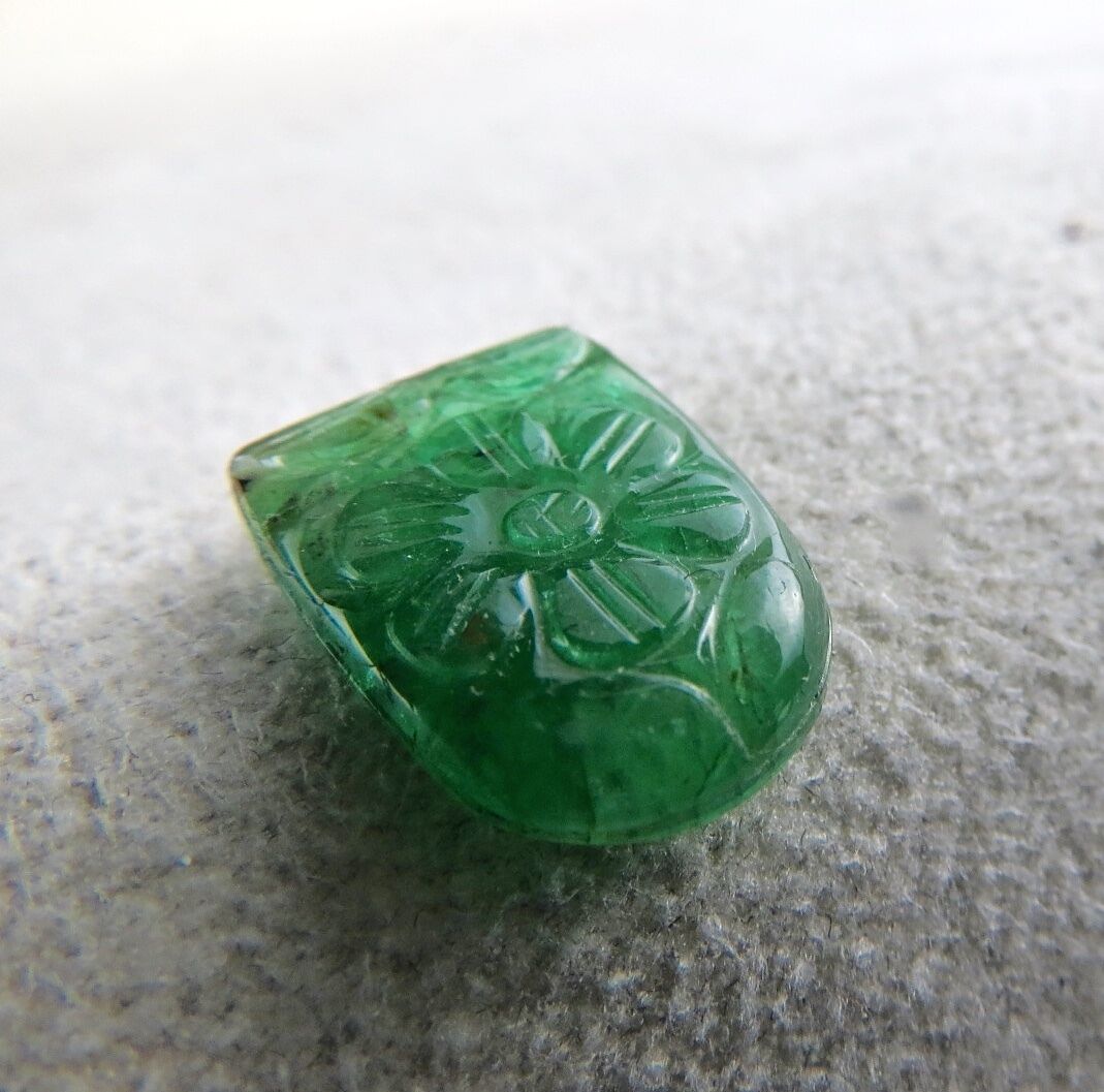 16X12 MM NATURAL ZAMBIA EMERALD CARVED 6.74 CARATS GEMSTONE RING PENDANT DESIGN