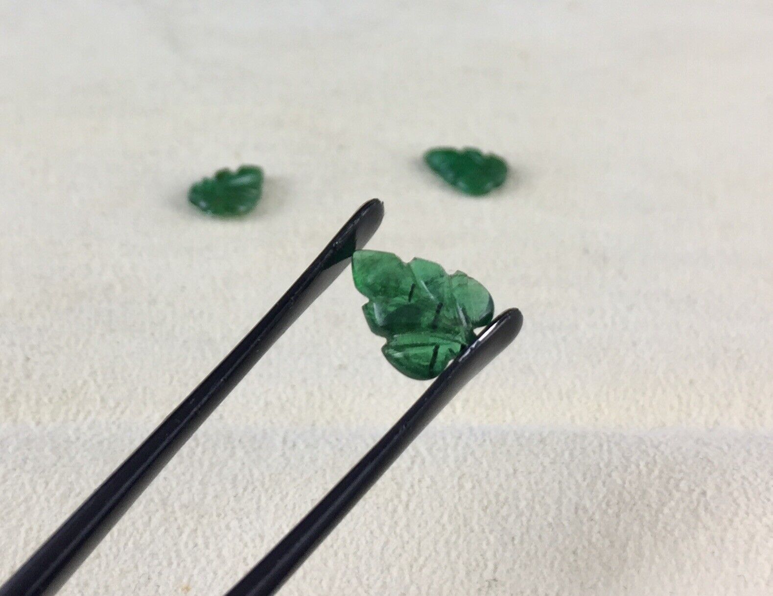 NATURAL EMERALD CARVED LEAF 3 PCS  4 CTS GEMSTONE PENDANT EARRING DESIGNING