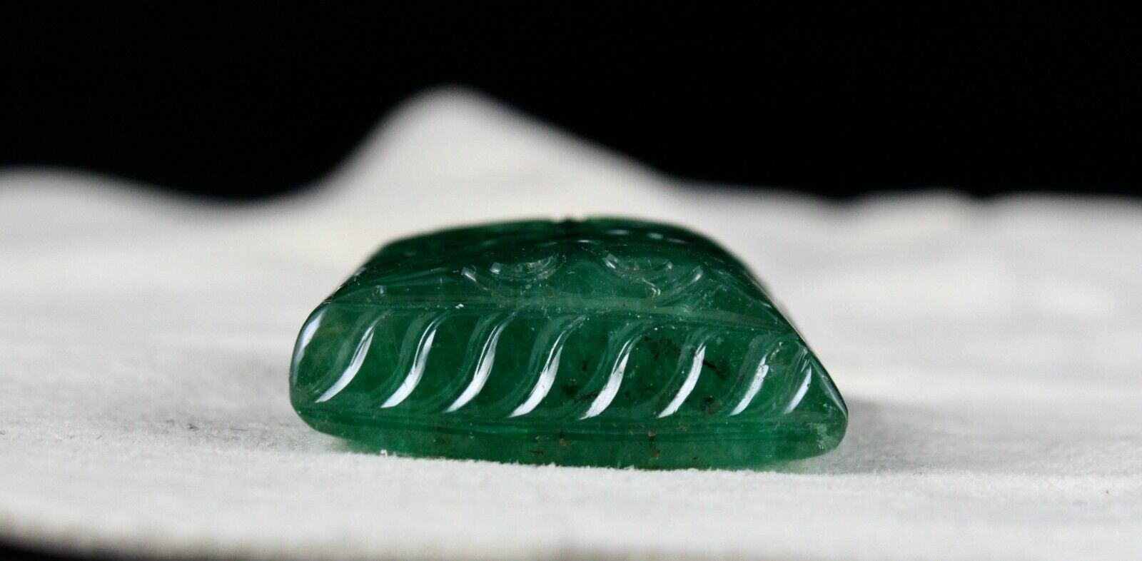 NATURAL ZAMBIAN EMERALD CARVED RECTANGLE 154.50 CARATS 31X40 MM GEMSTONE PENDANT