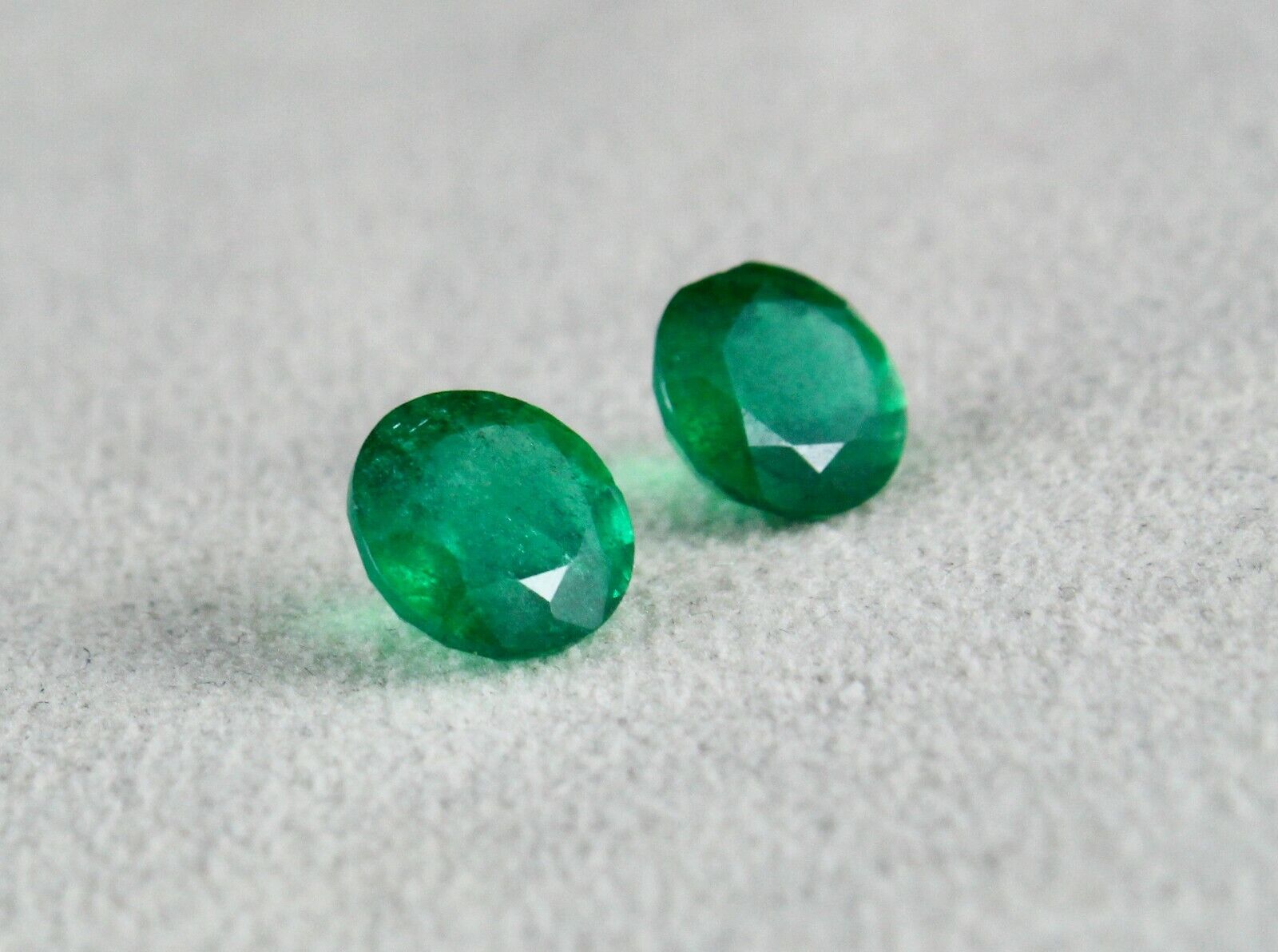 NATURAL ZAMBIAN EMERALD ROUND PAIR 2 PCS 4.41 CARATS LOOSE GEMSTONE FOR EARRING