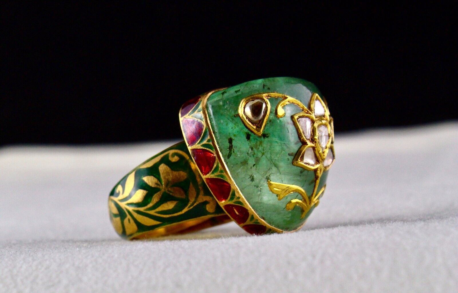 ANTIQUE NATURAL COLOMBIAN EMERALD CABOCHON DIAMOND 22K GOLD JADAU DESIGNER RING 