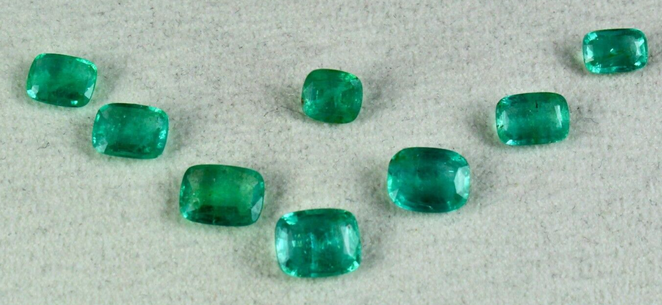 Certified 8pc Natural Emerald Cushion Cut Set 8.70 Ct Gemstone For Designing