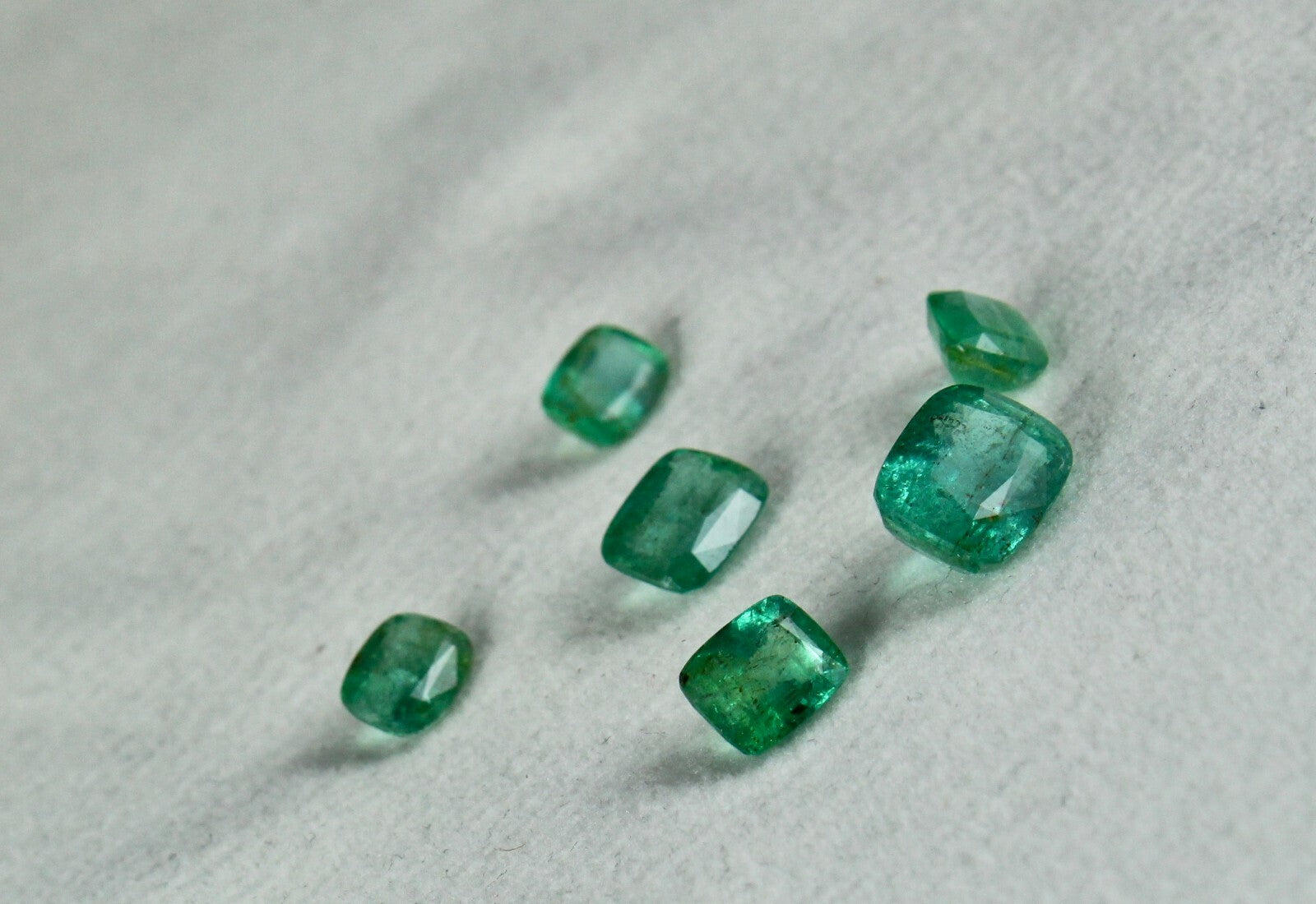 Certified Earth Mined Natural Emerald Cushion Cut 9.59 Ct Gemstone Set