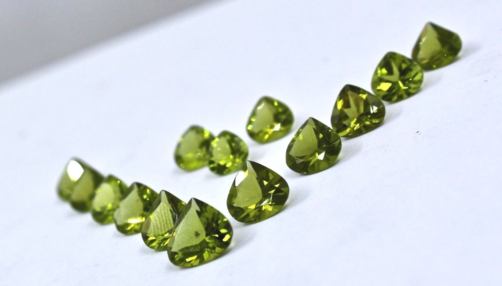 Natural Green Peridot Triangle Cut 25.45ct 14 Pcs Gemstone Set For Designing