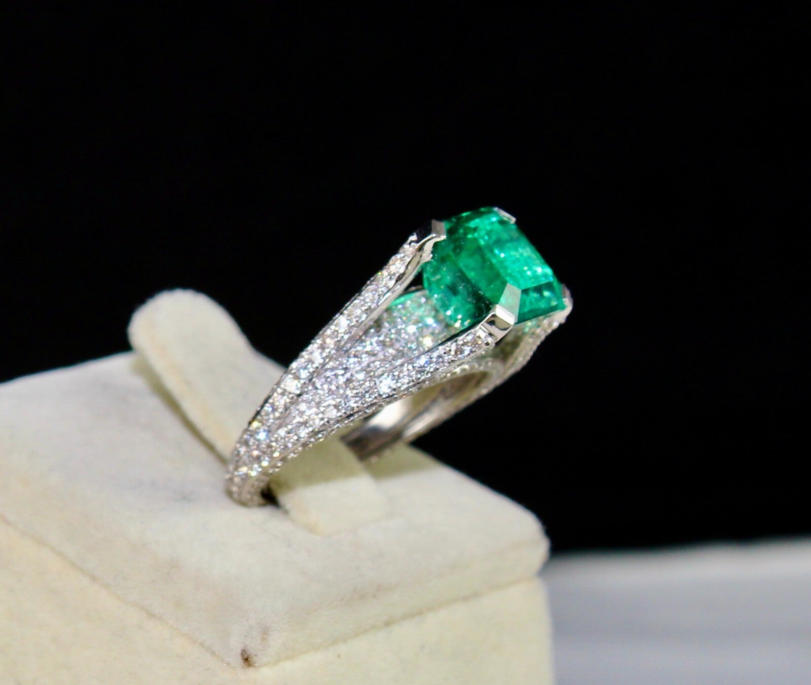 Certified Natural Emerald 4.95ct Square 18k Gold Natural Diamond Ring For Women