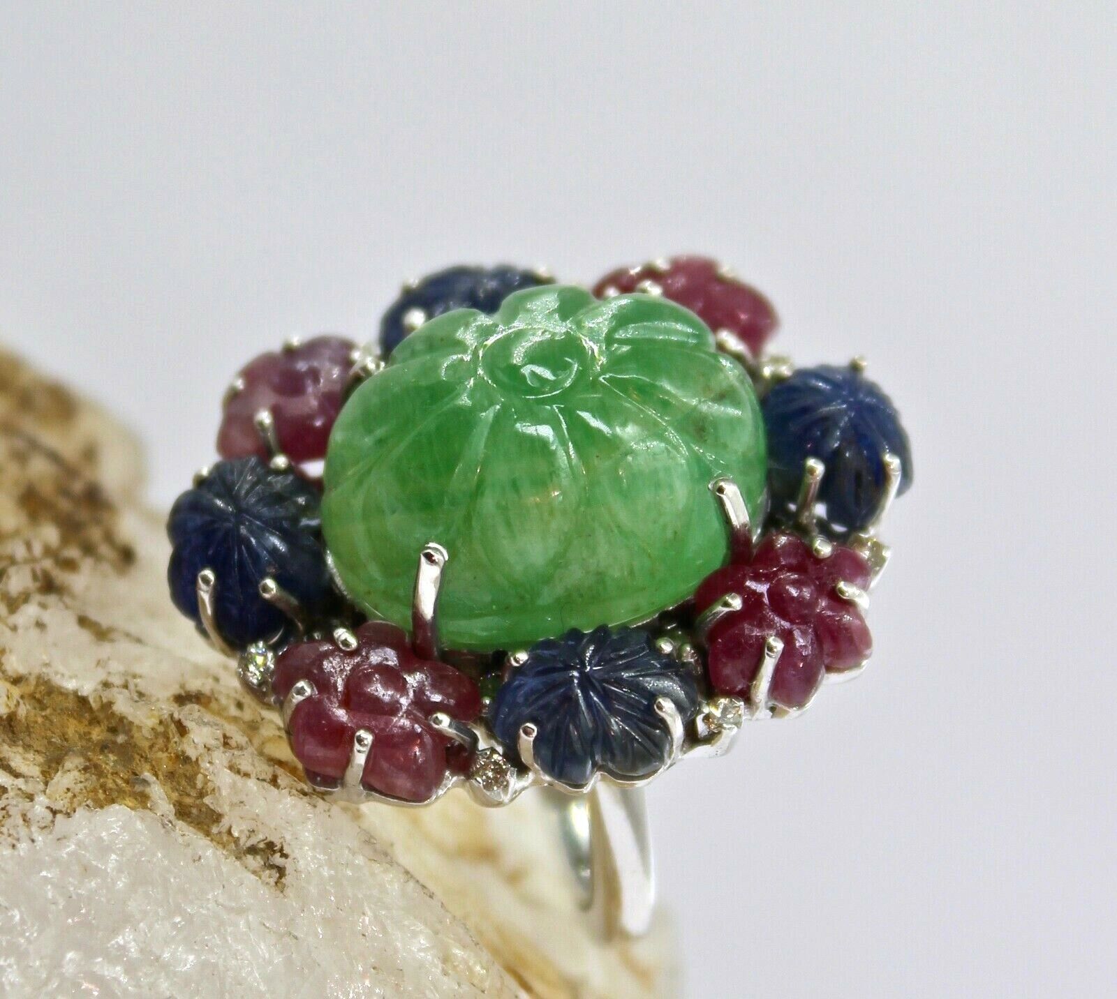 ANTIQUE COLOMBIAN EMERALD RUBY BLUE SAPPHIRE CARVED GEMSTONE DIAMOND SILVER RING