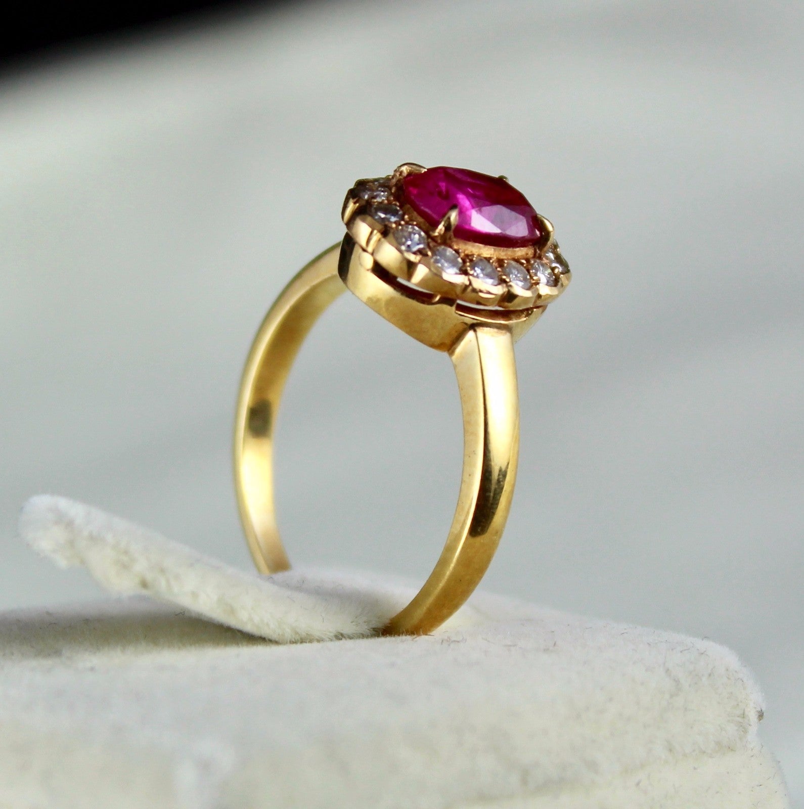 Certified Natural Heated Ruby 1.55 Ct Oval Diamond Cut Ladies Ring 18k Gold