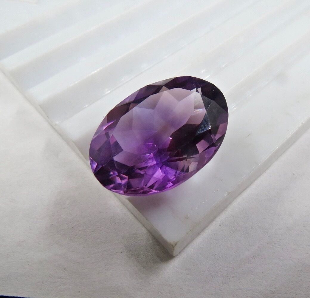 NATURAL AMETHYST OVAL CUT 29.85 CARATS  GEMSTONE FOR RING & PENDANT