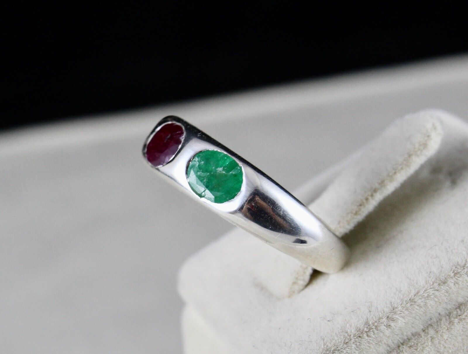 ELEGANT NATURAL RUBY EMERALD SAPPHIRE OVAL CUT GEMSTONE FINEST SILVER RING