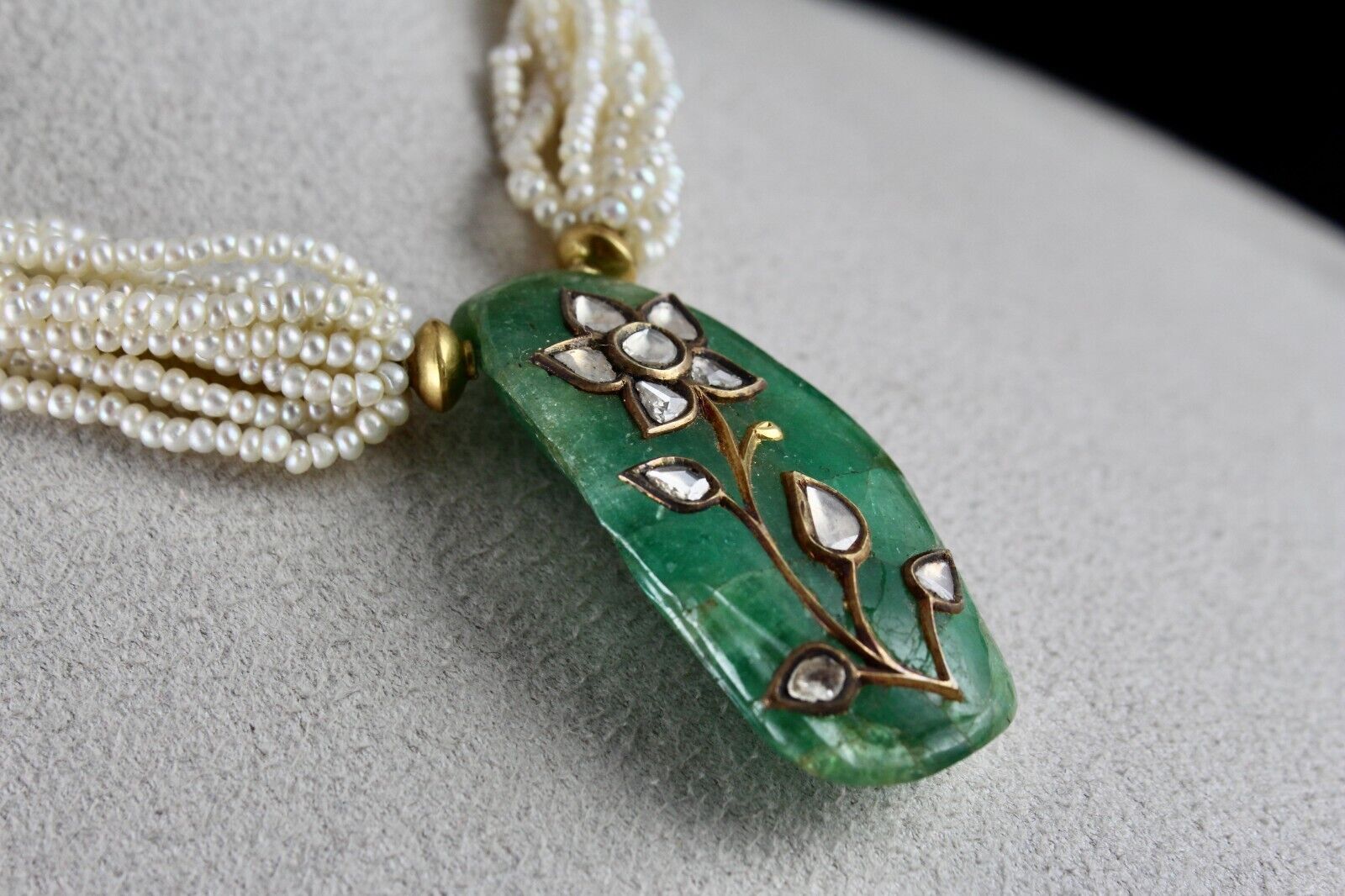 NATURAL EMERALD CABOCHON 55 CARATS JADAU DIAMOND IN 22K GOLD PEARL GOLD NECKLACE