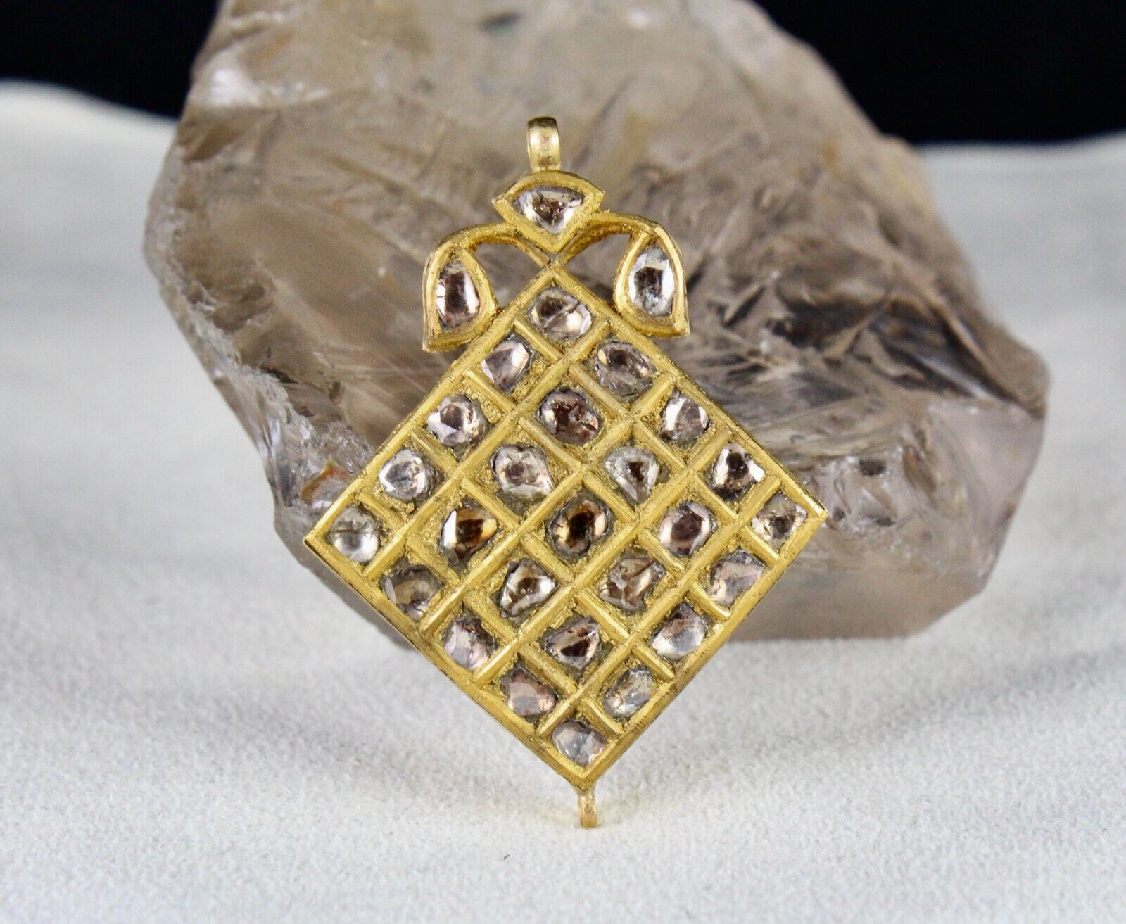 OLD MUESEM FINE JADAU NATURAL FLAT DIAMOND STUDDED 22K GOLD CARVED PENDANT