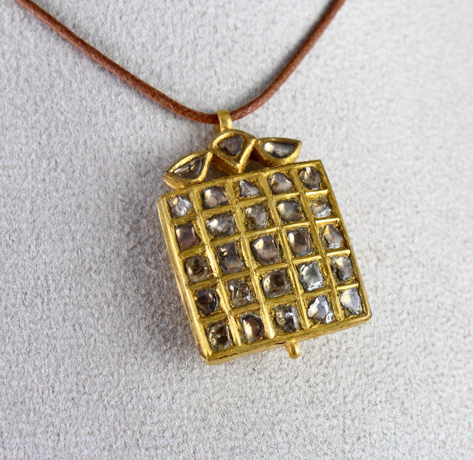 OLD MUESEM FINE JADAU NATURAL FLAT DIAMOND STUDDED 22K GOLD CARVED PENDANT