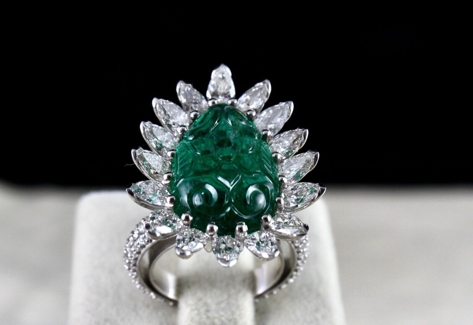 AA+ NATURAL ZAMBIAN EMERALD CARVED PEAR CUT WHITE DIAMOND 18K GOLD COCKTAIL RING