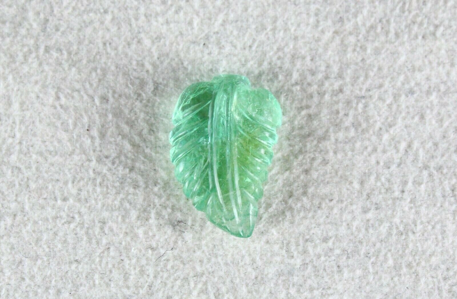 NATURAL COLOMBIAN EMERALD CARVED LEAF 6.48 CARATS GEMSTONE FOR PENDANT DESIGNING