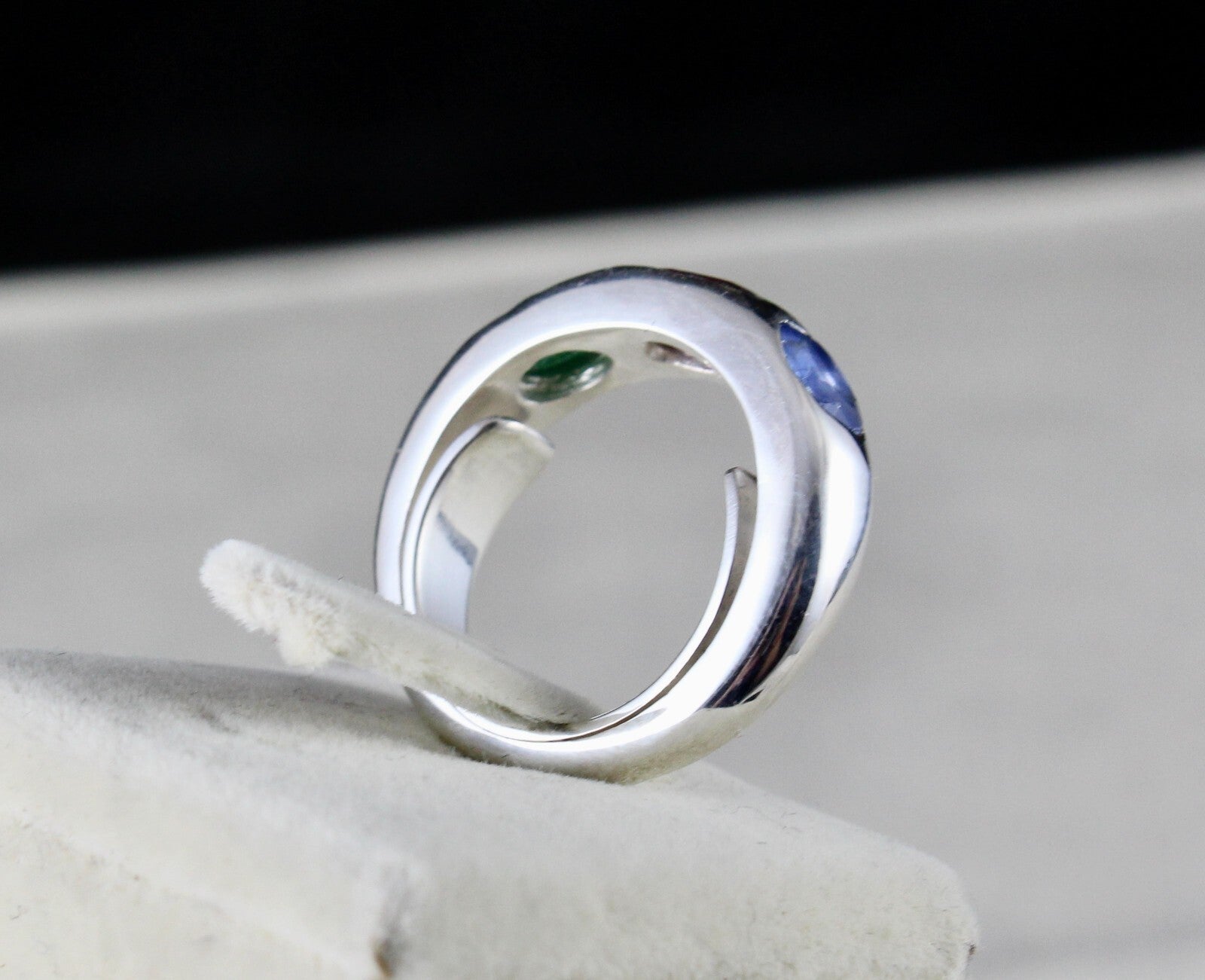 Elegant Natural Ruby 42.5ct Emerald Sapphire Silver Oval Cut Gemstone Ring