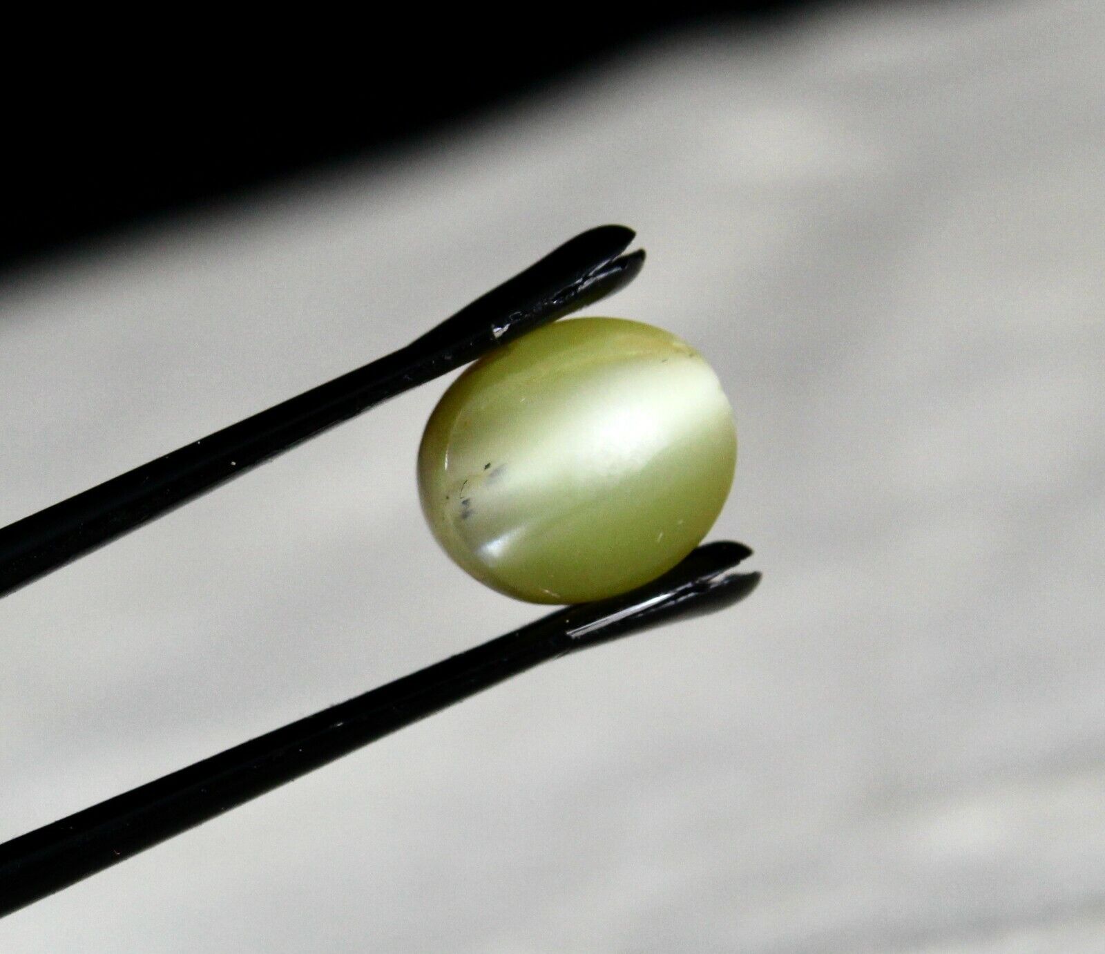 Natural Chrysoberyl Cat's Eye Cabochon 6.10 Cts loose Gemstone For Ring Pendant