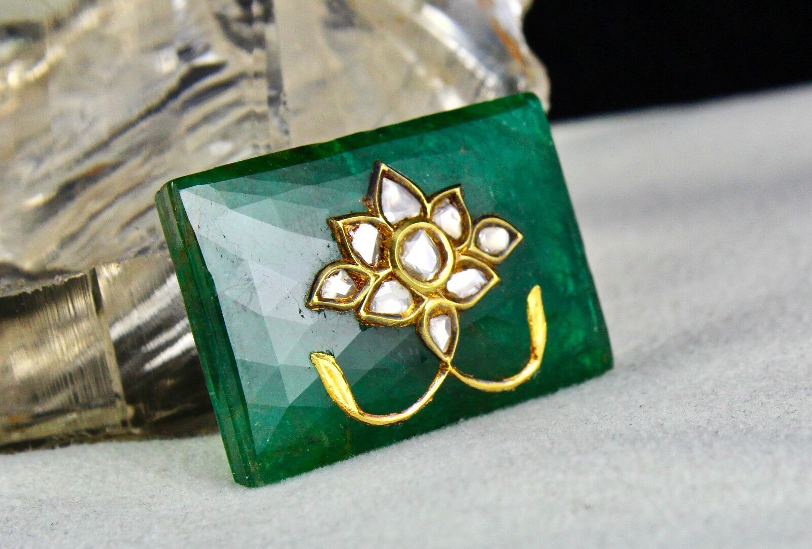 Natural Zambia Emerald Cabochon Flat Diamond 22K Gold Old Indian Antique Pendant