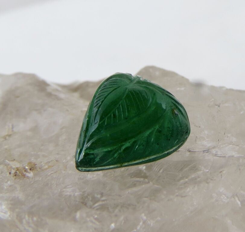 Natural Zambia Emerald Heart Carved 4.99 Ct Cabochon Gemstone For Ring Pendant