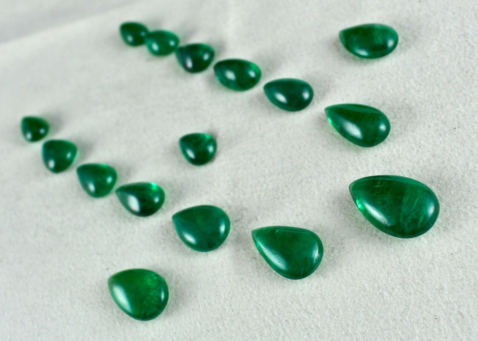 FINE NATURAL ZAMBIA EMERALD PEAR CABOCHON 16 PCS 110.38 CARATS GEMSTONE FOR SET