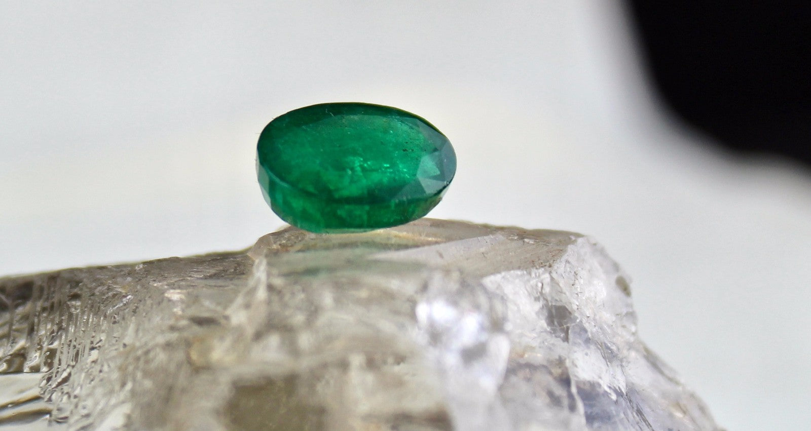 Certified Natural Emerald 7.19 Ct Oval Cut Loose Gemstone Ring Pendant Design