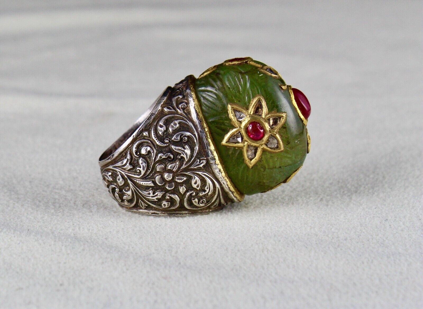 ANTIQUE COLOMBIAN EMERALD CARVED RUBY DIAMOND GOLD JADAU LADIES 925 SILVER RING