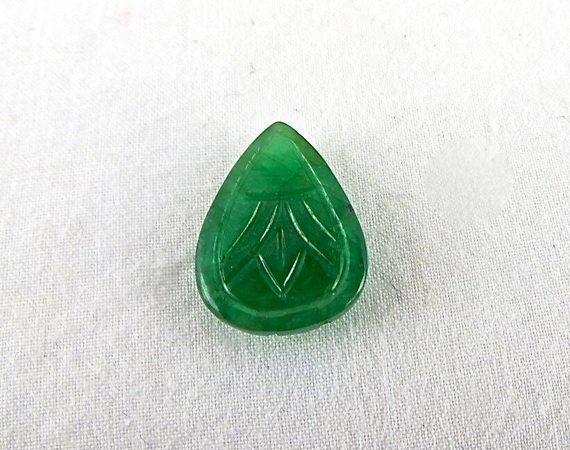 Natural Zambia Emerald Pear Carved 7.45 Ct Loose Gemstone For Ring Pendant