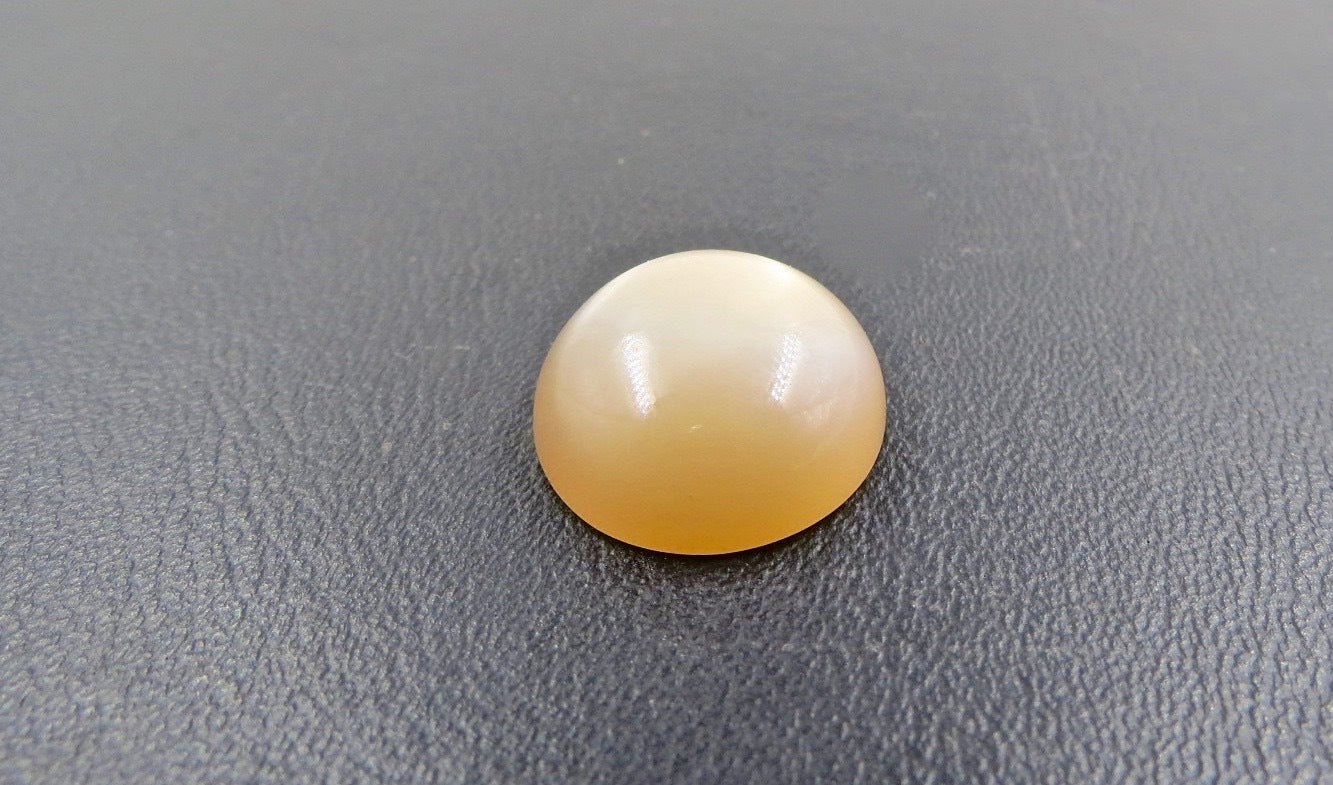Natural Moonstone 17.61 Ct Round Cabochon Gemstone For Ring Pendant