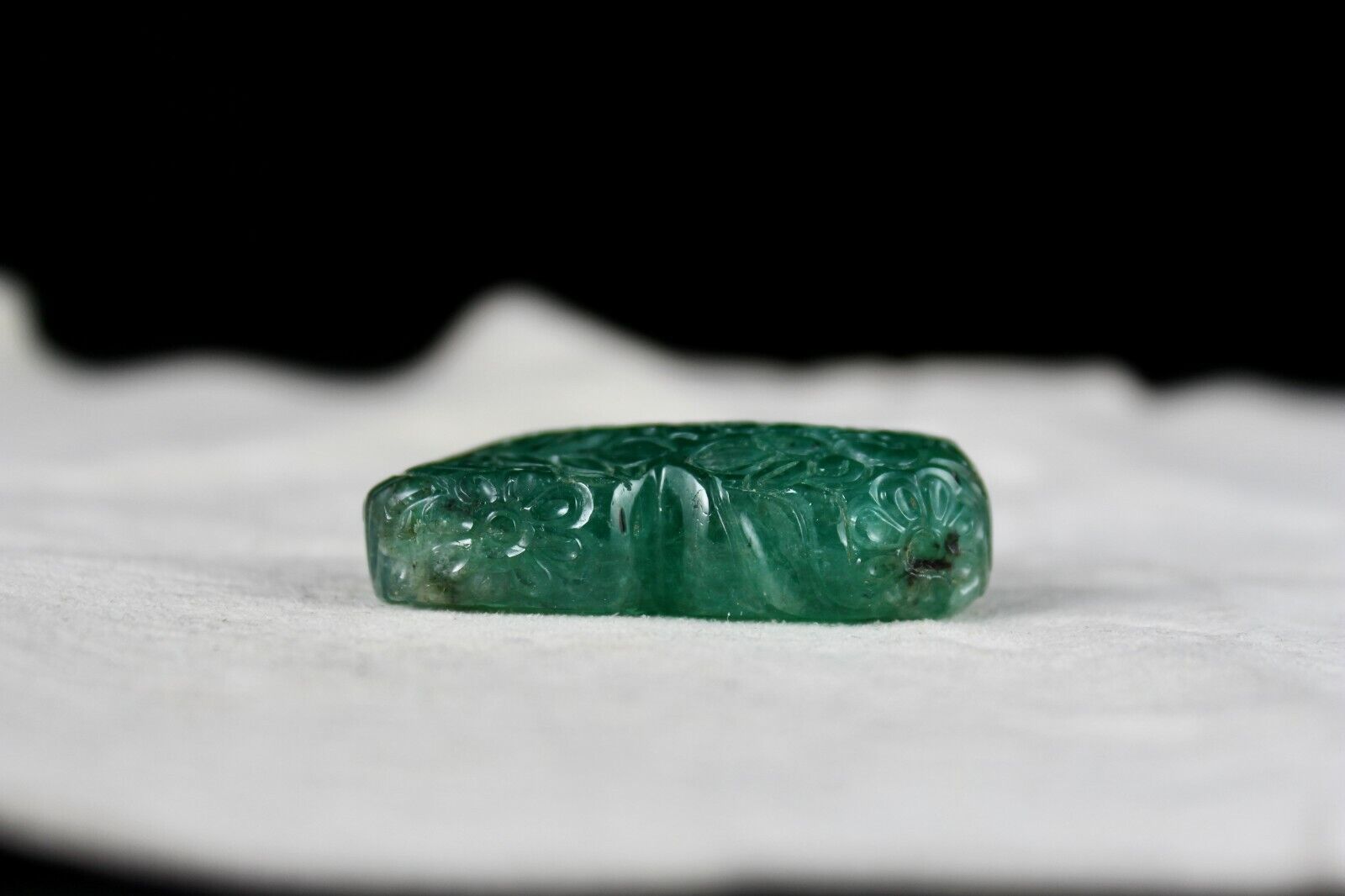 NATURAL ZAMBIAN EMERALD CARVED FANCY 196 CARATS 51x31 MM GEMSTONE PENDANT