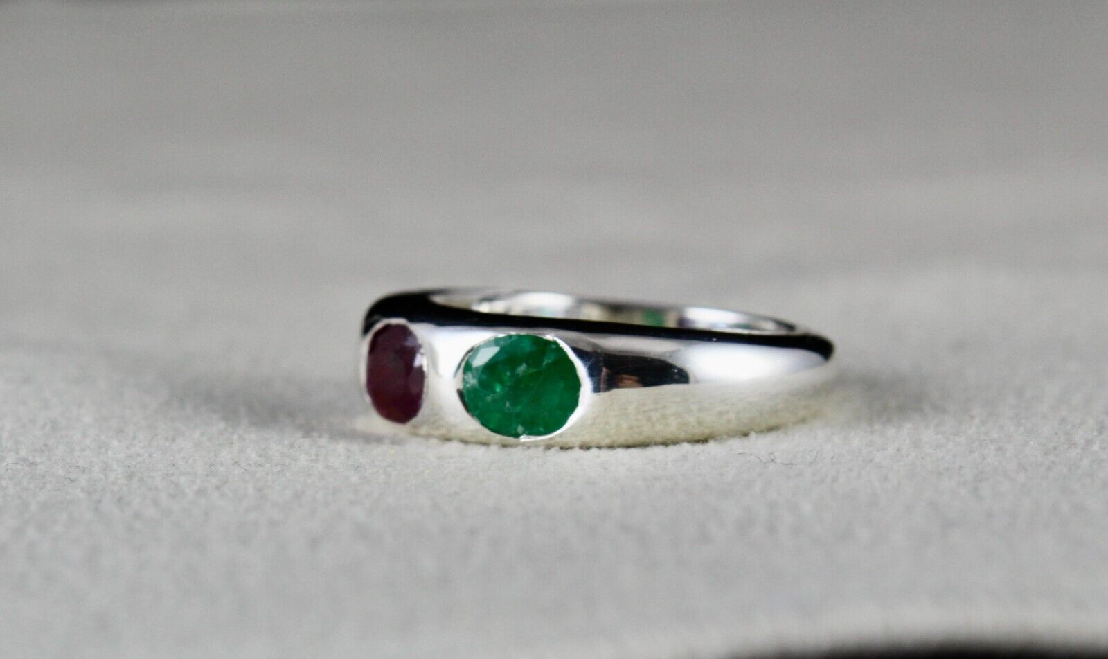 ELEGANT NATURAL RUBY EMERALD SAPPHIRE OVAL CUT GEMSTONE FINEST SILVER RING