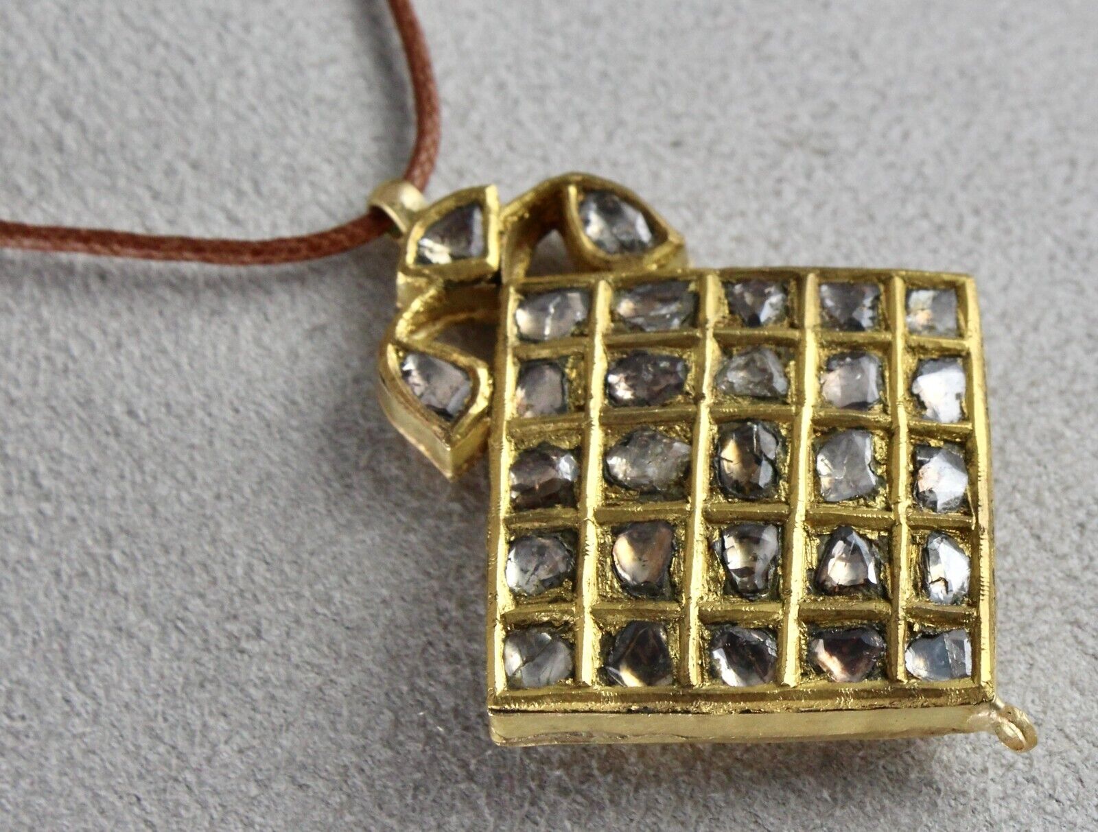 OLD MUESEM FINE JADAU NATURAL FLAT DIAMOND STUDDED 22K GOLD CARVED PENDANT