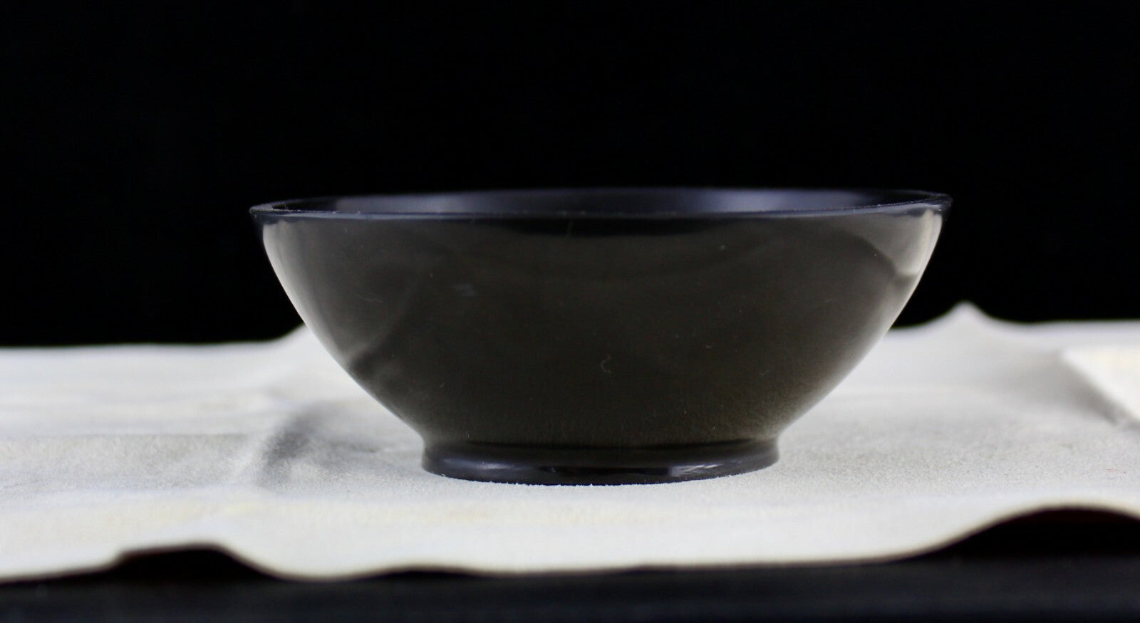 Rare 4" Natural Black Jade Gemstone Bowl 930 Carats For Home Decor