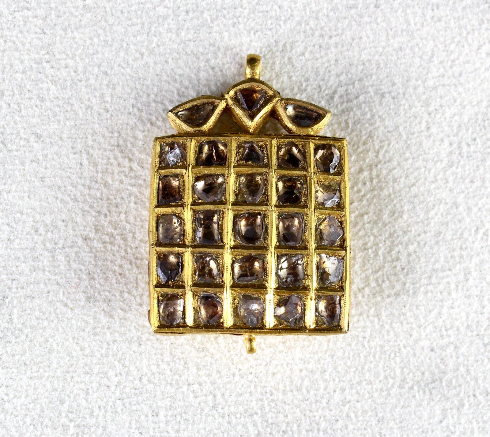 Certified Old Museum Jadau Natural Flat Diamond 10ct 22k Gold Carved Pendant