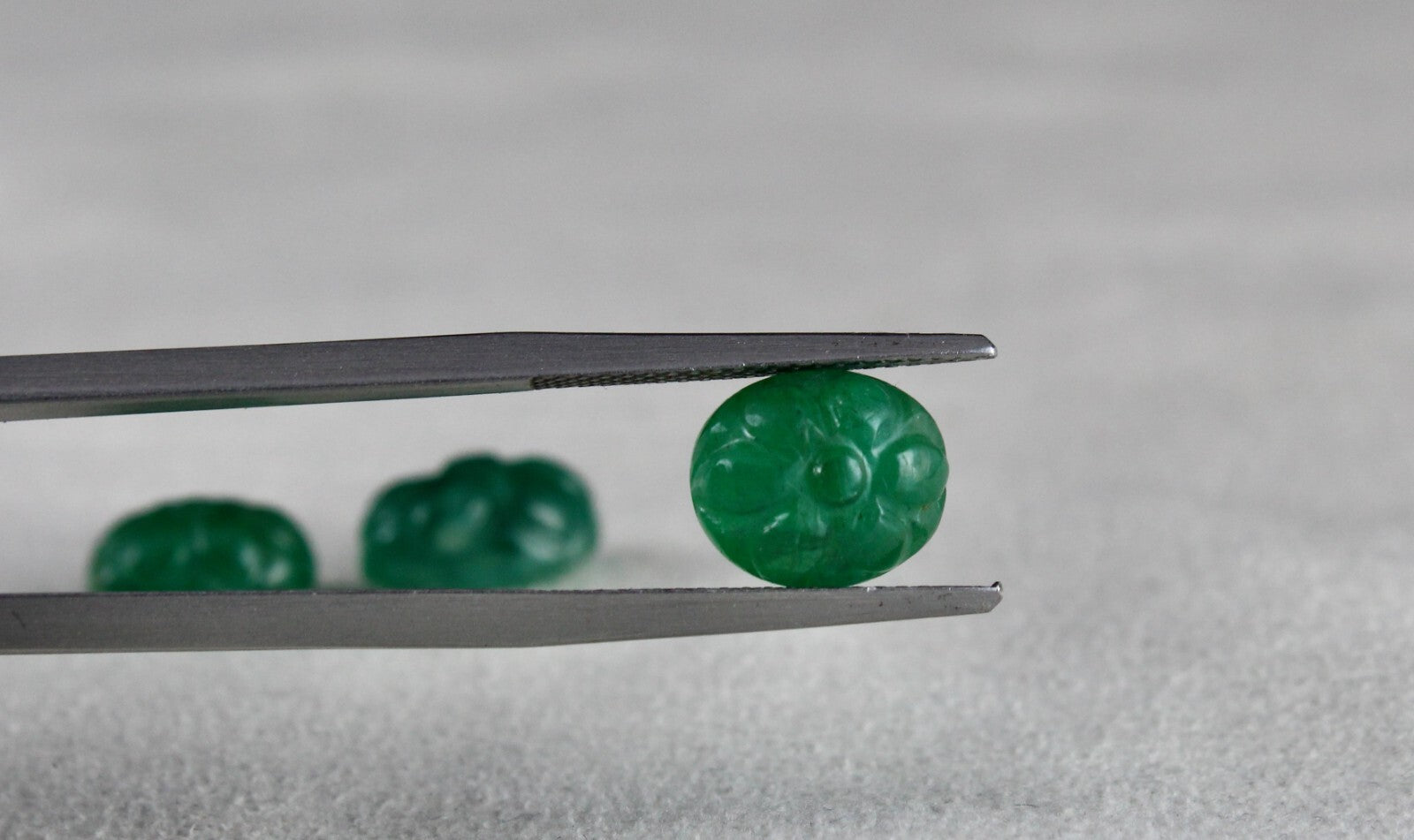 Certified Natural Zambia Emerald Carved 11.72 Ct Cabochon Gemstone For Ring