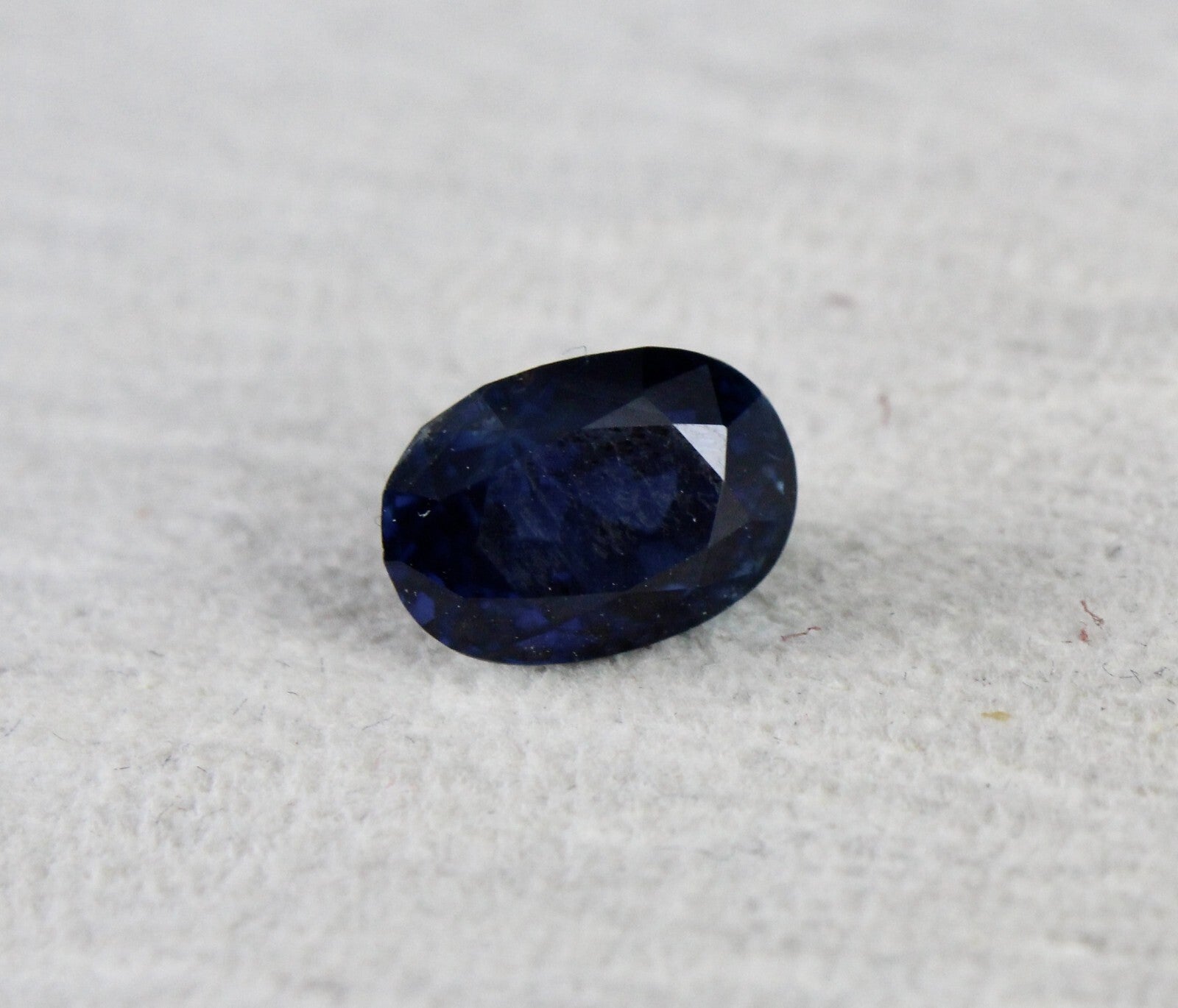 Natural Blue Sapphire 6.90 Ct Oval Cut Gemstone For Jewelry