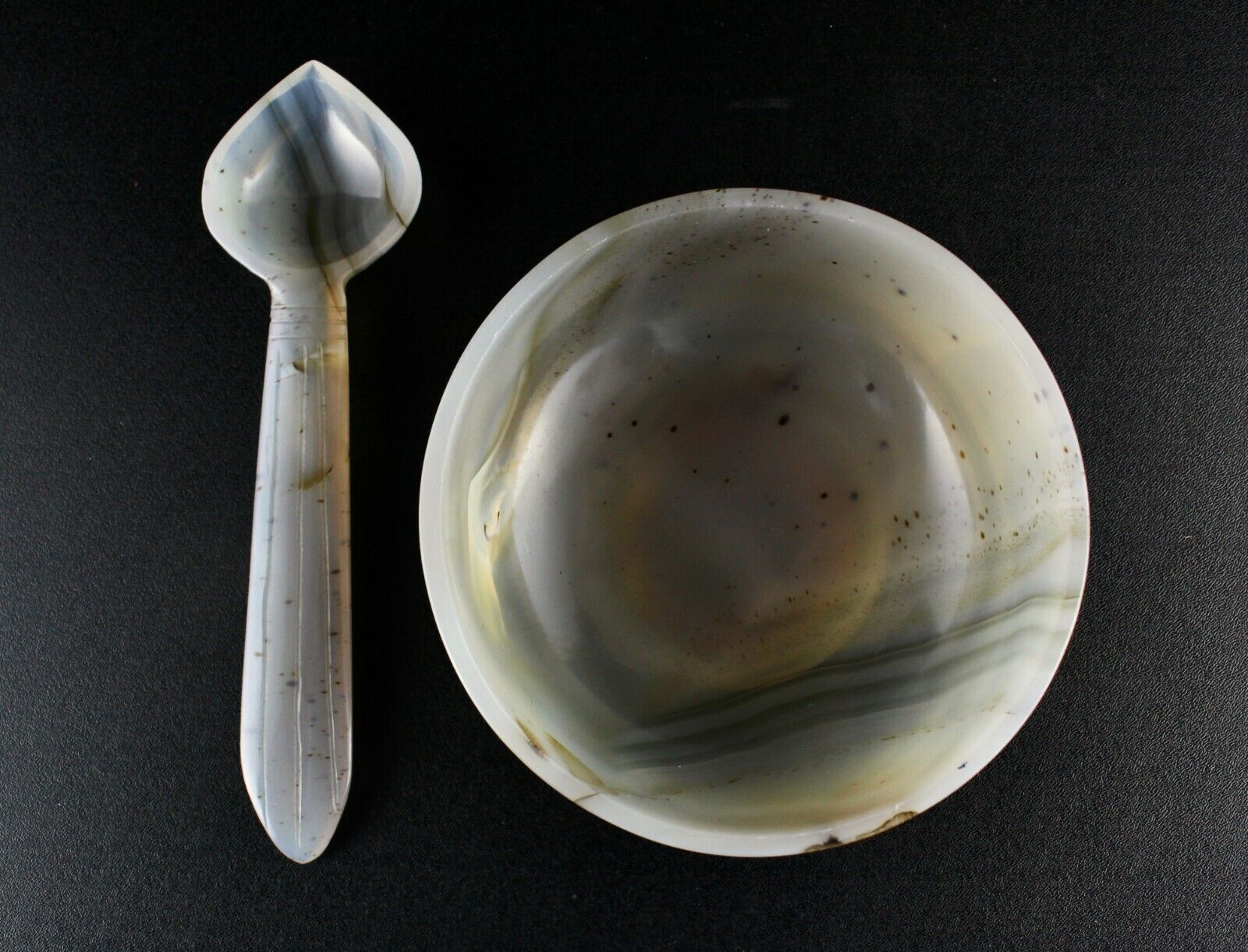 HAND CRAFTED NATURAL CHALCEDONY 1090 CARATS DESIGNER BOWL SPOON FOR HOME DECOR