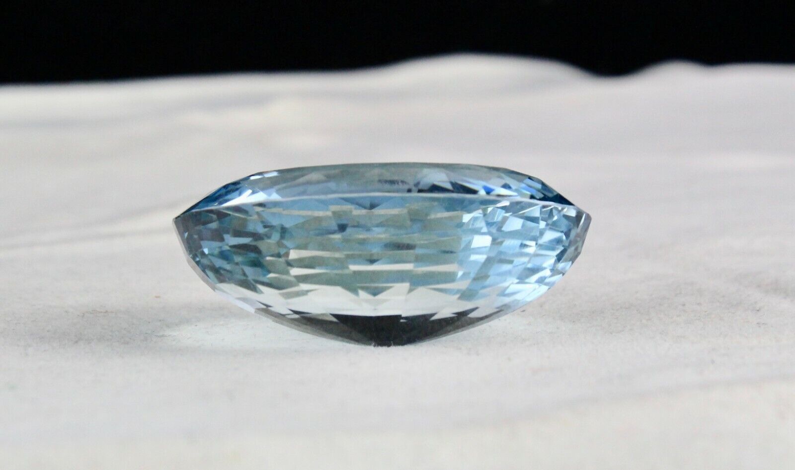 FLAWLESS 44X34 MM BLUE TOPAZ OVAL CUT 257 CARATS SEMI PRECIOUS GEMSTONE PENDANT