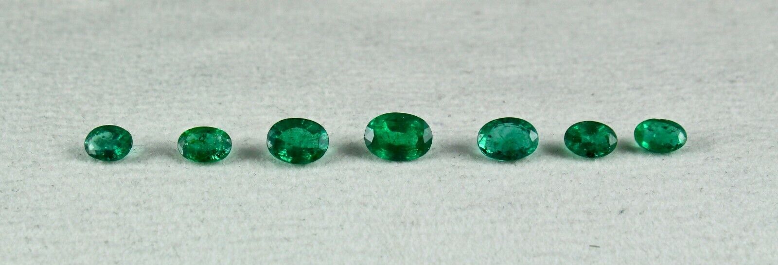 Earth Mined Natural Zambia Emerald Oval Cut 7 Pc 4.65 Ct Gemstone Bracelet Set